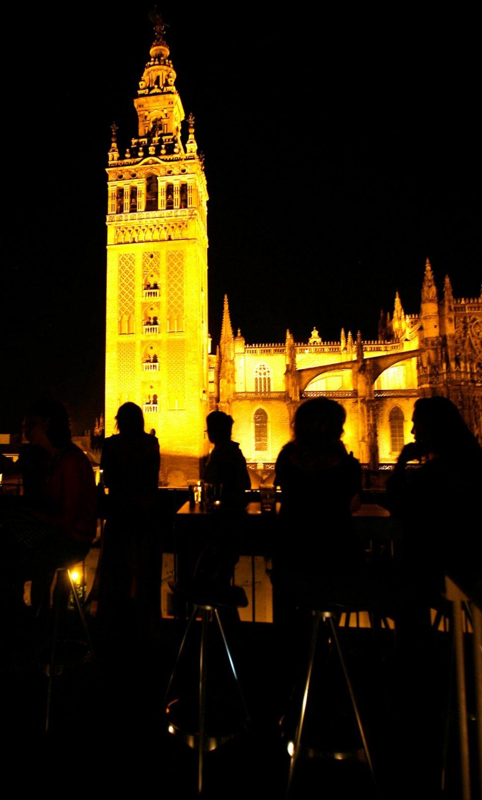 西班牙塞维利亚 Eme Fusion Hotel_terraza-noche-12.jpg