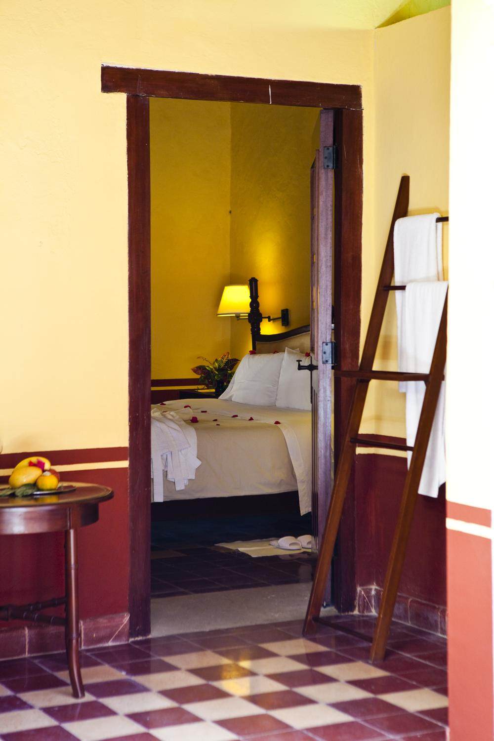 墨西哥坎佩切Hacienda Puerta Campeche, Mexico_13)Hacienda Puerta Campeche—Bedroom 拍攝者 Luxury Collection Hotels and Resorts.jpg