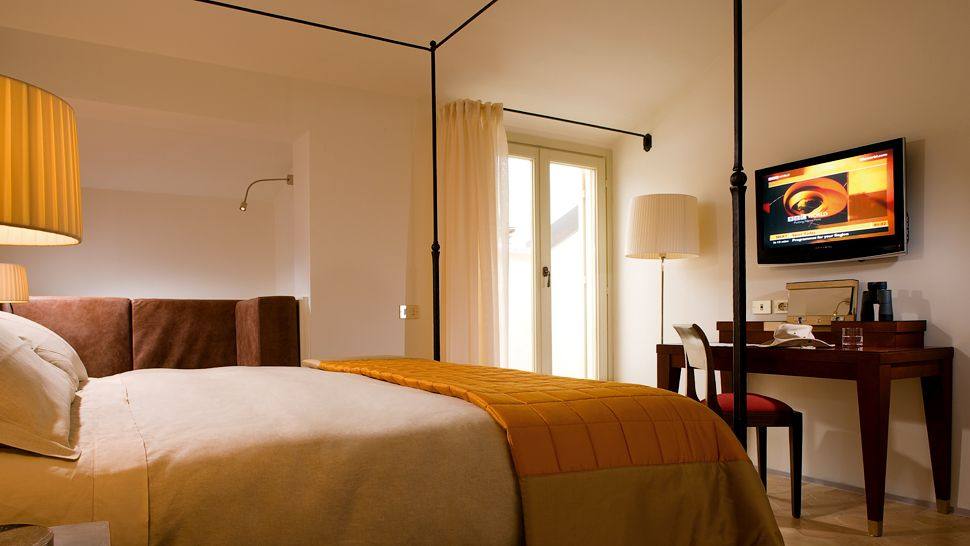 意大利Palazzo Seneca酒店_007517-13-bedroom-tv.jpg