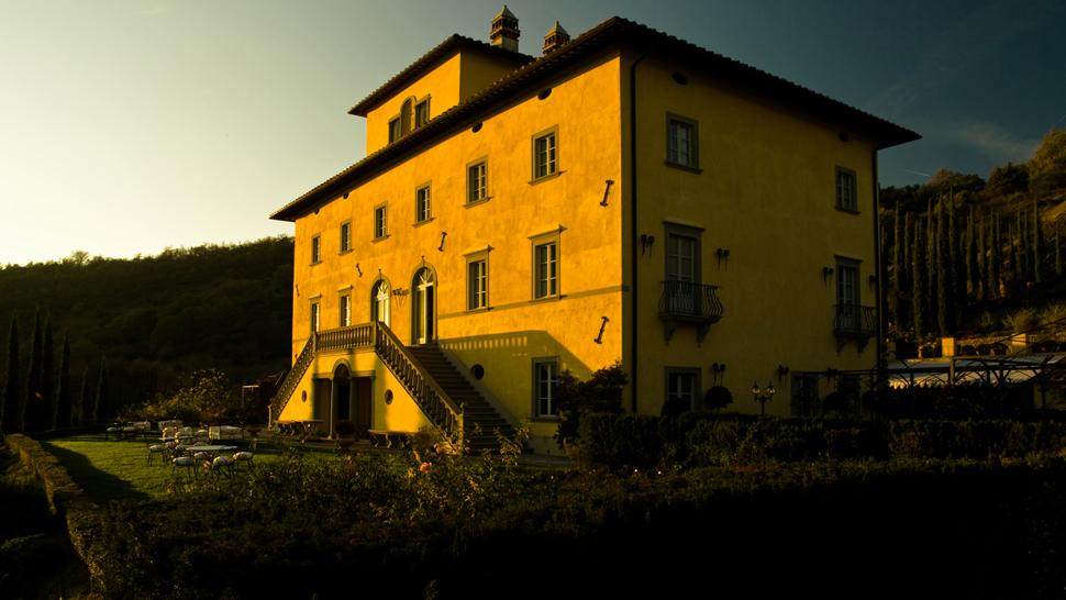 意大利佩鲁贾Palazzo Terranova酒店_006516-01-villa-exterior-sunset-glow.jpg