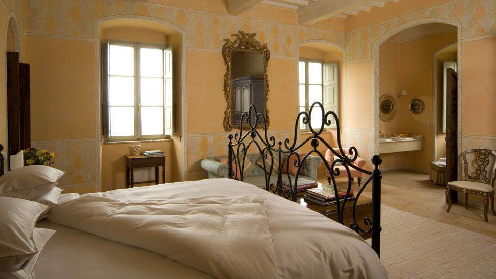 意大利佩鲁贾Palazzo Terranova酒店_006516-02-peach-bedroom-suite.jpg