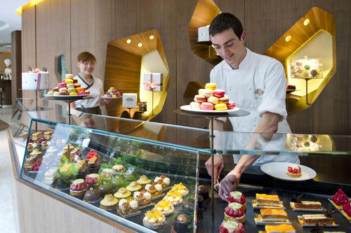 法国Mandarin Oriental, Paris酒店_09MOP-cake-shop.jpg