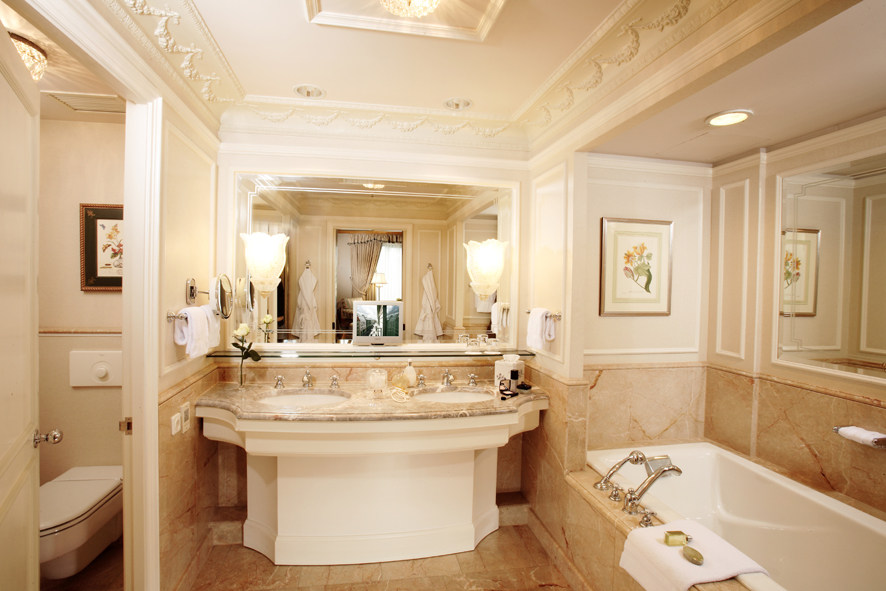 德国柏林丽晶酒店 Regent Berlin_42048349-H1-808_Lindensuite_Bathroom.jpg