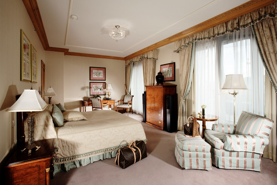 德国柏林丽晶酒店 Regent Berlin_42048340-H1-808_Lindensuite_Bedroom.jpg