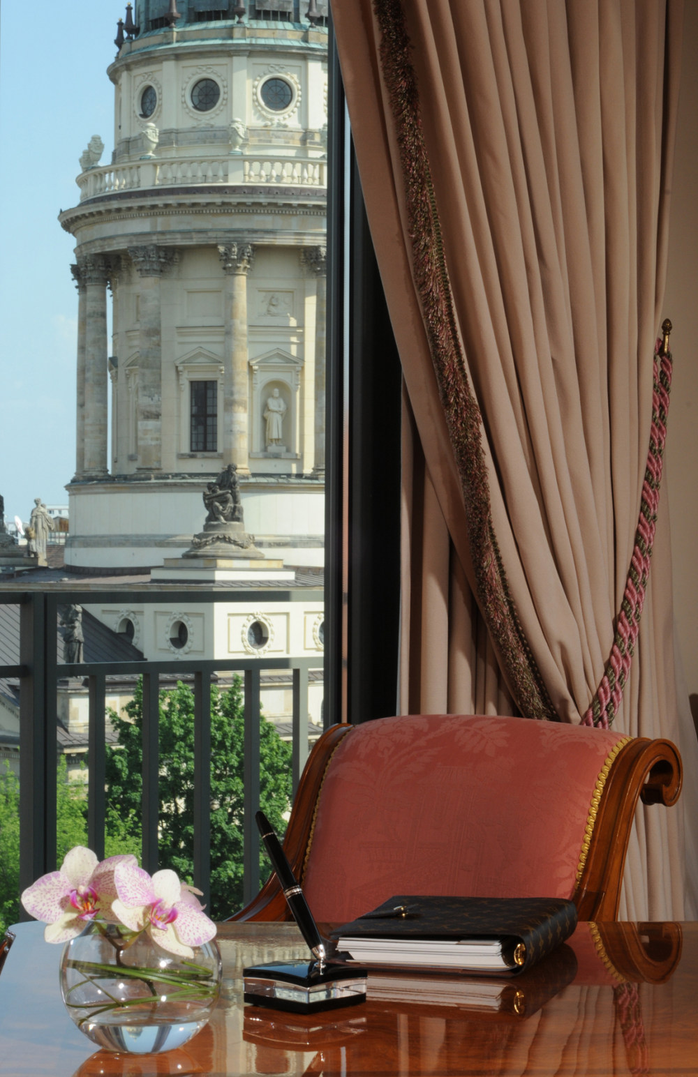 德国柏林丽晶酒店 Regent Berlin_42048178-H1-Gendarmen_Suite_Detail_2.jpg
