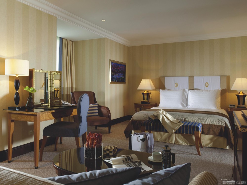 克罗地亚萨格勒布丽晶滨海酒店 The Regent Esplanade_42090740-H1-29450598-H1-Guestroom_sm.jpg