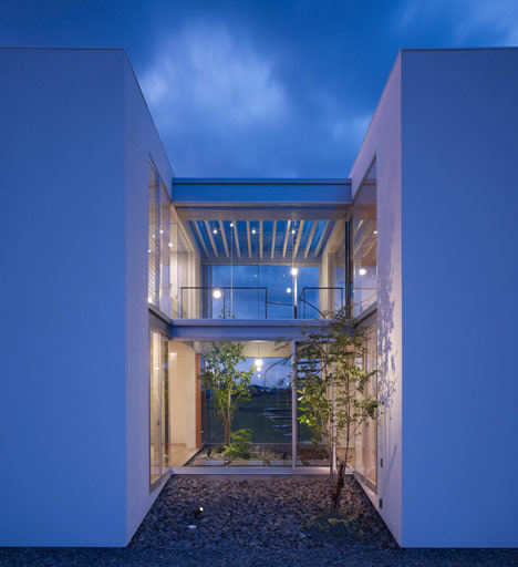 dezeen_House-in-Masaki-by-Hayato-Komatsu-Architects_2.jpg