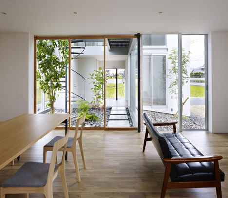 dezeen_House-in-Masaki-by-Hayato-Komatsu-Architects_7.jpg