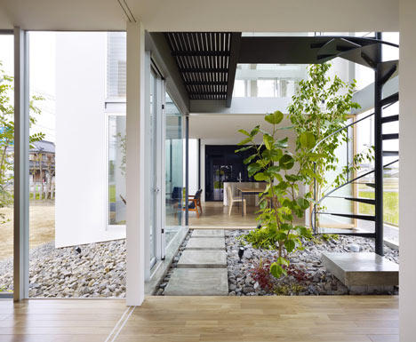 dezeen_House-in-Masaki-by-Hayato-Komatsu-Architects_8.jpg