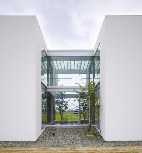 dezeen_House-in-Masaki-by-Hayato-Komatsu-Architects_15.jpg
