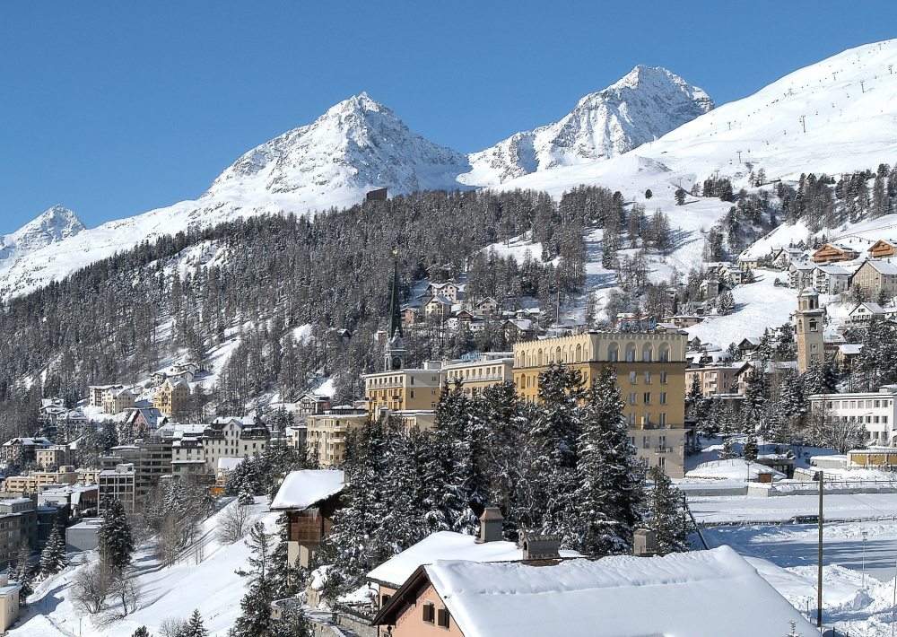 瑞士圣莫里茨库尔姆酒店 Kulm Hotel St. Moritz_01 Hotel Outside Winter.jpg