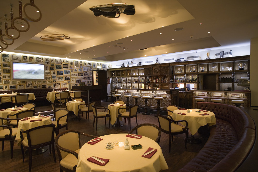 瑞士圣莫里茨库尔姆酒店 Kulm Hotel St. Moritz_15 Sunny Bar.jpg