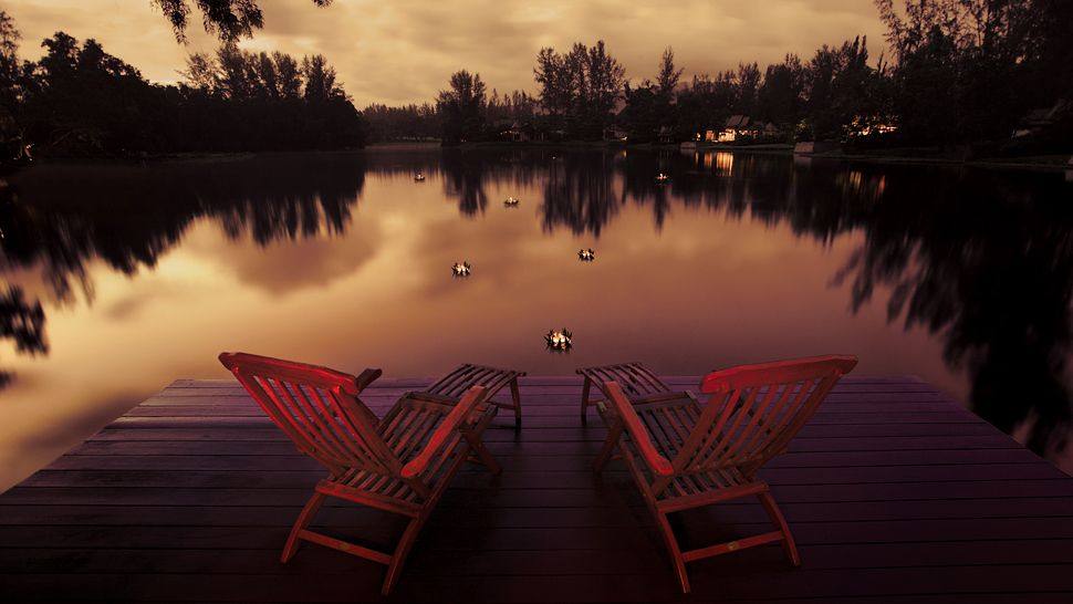 普吉岛悦榕庄 Banyan Tree phuket_002781-10-pond-lounging-sunset.jpg