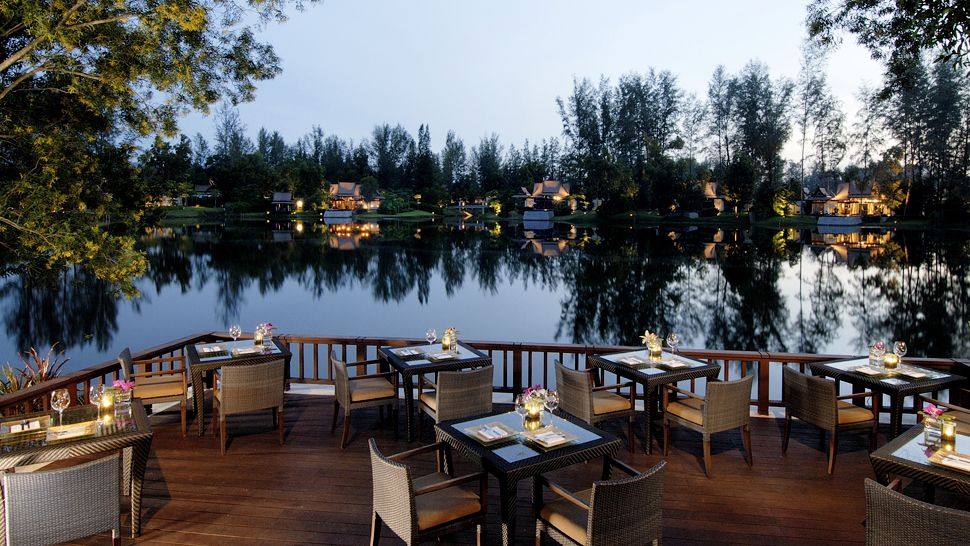 普吉岛悦榕庄 Banyan Tree phuket_002781-12-dining-pond.jpg