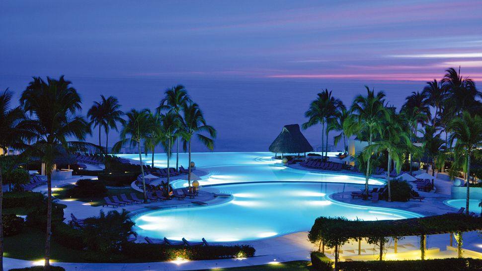 墨西哥Grand Velas Riviera Nayarit 酒店_009643-15-night-pool-ocean-view.jpg