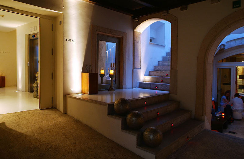 西班牙 马略卡岛PURO OASIS URBANO_16_Hotel_Patio.jpg