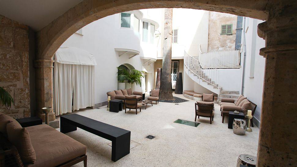 西班牙 马略卡岛PURO OASIS URBANO_002560-02-courtyard.jpg