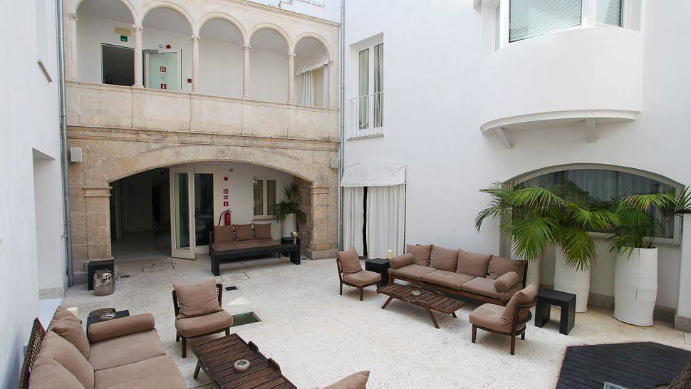 西班牙 马略卡岛PURO OASIS URBANO_002560-01-courtyard.jpg