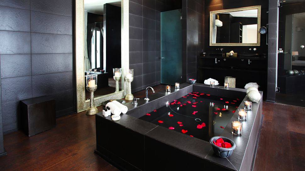 西班牙 马略卡岛PURO OASIS URBANO_002560-04-suite-black-bathtub.jpg