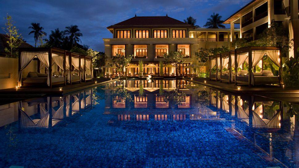 巴厘岛港丽酒店bali conrad hotel_002808-01-hotel-exterior-pool-night.jpg