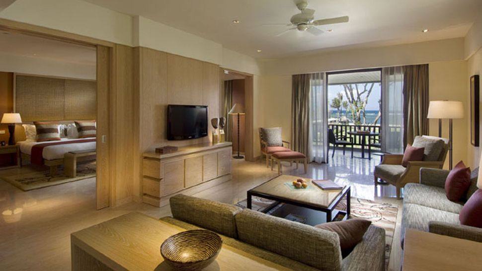 巴厘岛港丽酒店bali conrad hotel_002808-02-suite-living-room.jpg