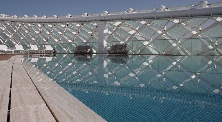 YasViceroy阿布扎比酒店_YasViceroy_PoolDeck.jpg