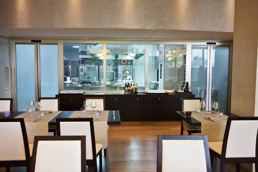 意大利米兰The Hub Hotel_The-Hub-mirror-Restaurant1.jpg