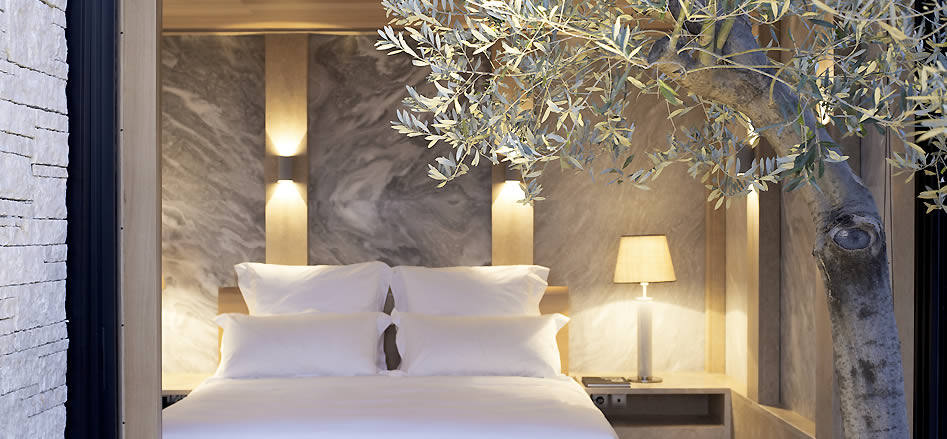 希腊安缦索伊度假酒店 Amanzoe_zoe_delux_bedroom04_hp3.jpg