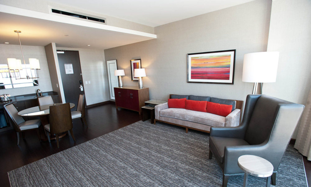 one-bedroom-suite--v856368-93-1280.jpg