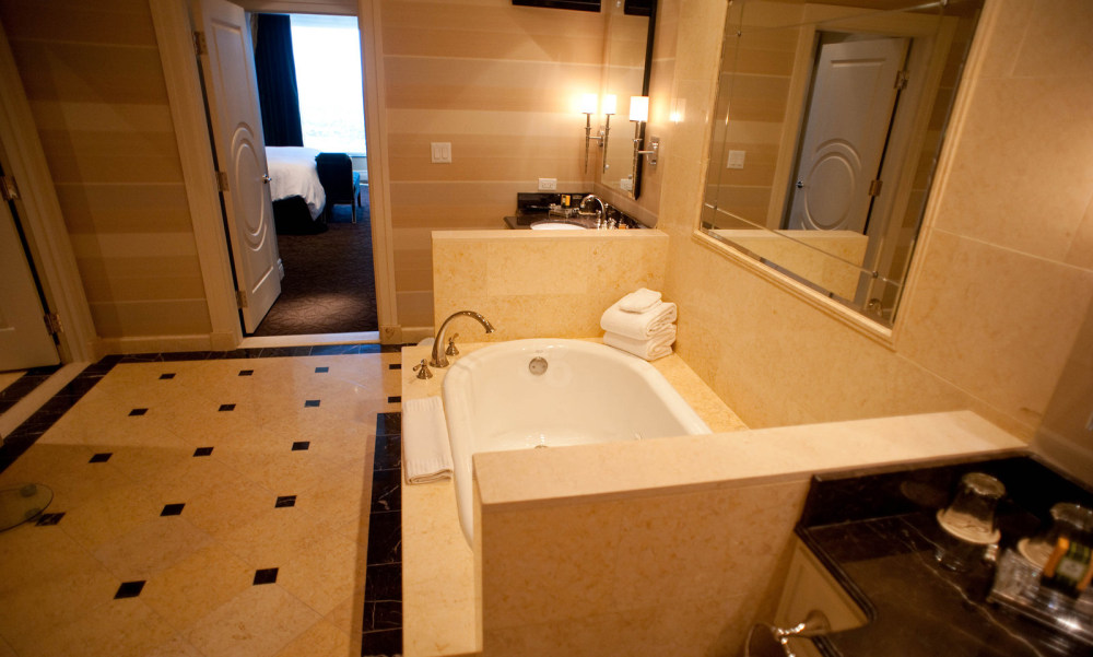 拉斯维加斯帕拉佐赌场渡假村酒店PalazzoResortHotelCasino_bathroom-palazzo-siena-suite-palazzo-resort-hotel-casino-v201288-1600.jpg