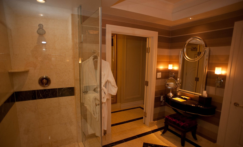 拉斯维加斯帕拉佐赌场渡假村酒店PalazzoResortHotelCasino_bathroom-palazzo-luxury-suite-palazzo-resort-hotel-casino-v201290-1600.jpg