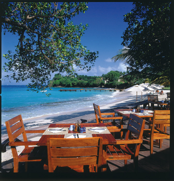 加勒比海马斯蒂克Cotton House度假村_beach-cafe---small.jpg