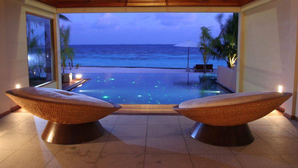 马尔代夫芙花芬度假村 Huvafen Fushi_002885-06-pool-loungers.jpg