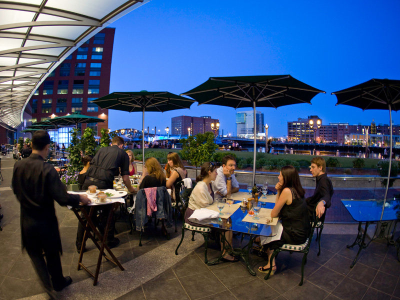 波士顿洲际酒店公寓套房Residences at The InterContinental Boston_boston-ma-hotel-outdoor-patio-large.jpg