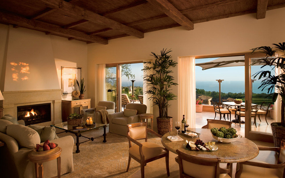 洛杉矶鹈鹕山度假村 The Resort at Pelican Hill_resort-gallery-VillaGreatRoom.jpg