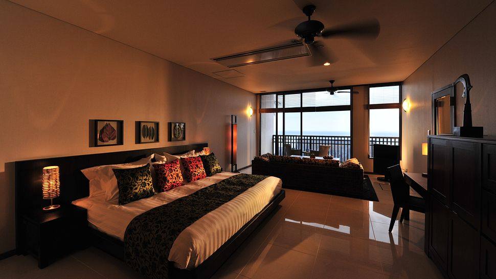 日本鹿儿岛县屋久岛 Sankara Hotel & Spa_008841-02-bedroom-ocean-view.jpg