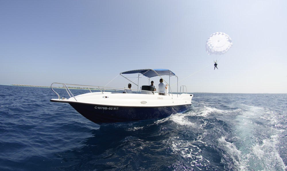 Parasailing at Naladhu.jpg