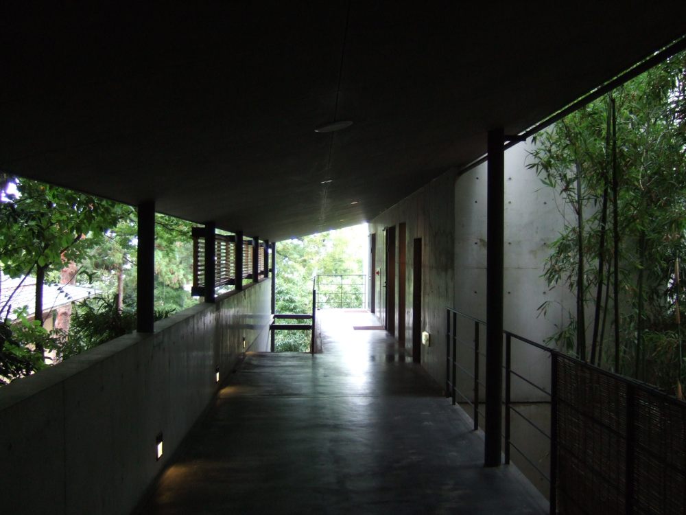 日本石川县无何有Beniya Mukayu温泉度假屋_outside hallway.jpg