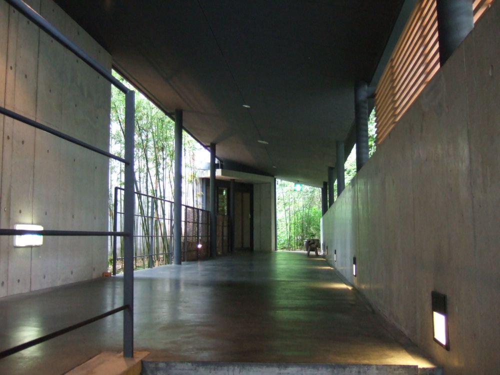 日本石川县无何有Beniya Mukayu温泉度假屋_outside hallway1.jpg