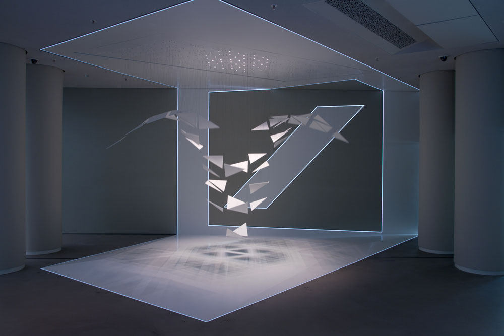 德意志银行品牌空间展厅 – 媒体互动装置设计 / ART + COM_anamorphic_logos_14.jpg