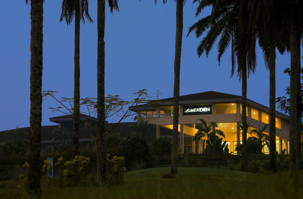 艾美酒店，尼日利亚呜约Le Meridien Ibom Hotel & Golf Resort_1)Le Meridien Ibom Hotel Golf Resort—Le Meridien at Night 拍攝者.jpg