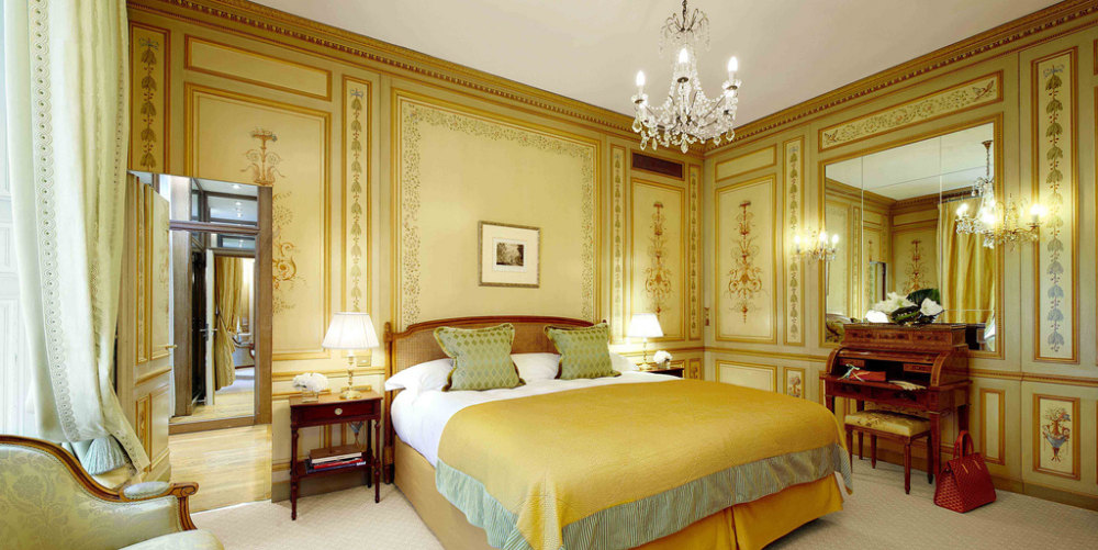 正宗法式宫廷风格巴黎Hôtel de Crillon_Duc de Crillon Historical Suite - bed room.jpg