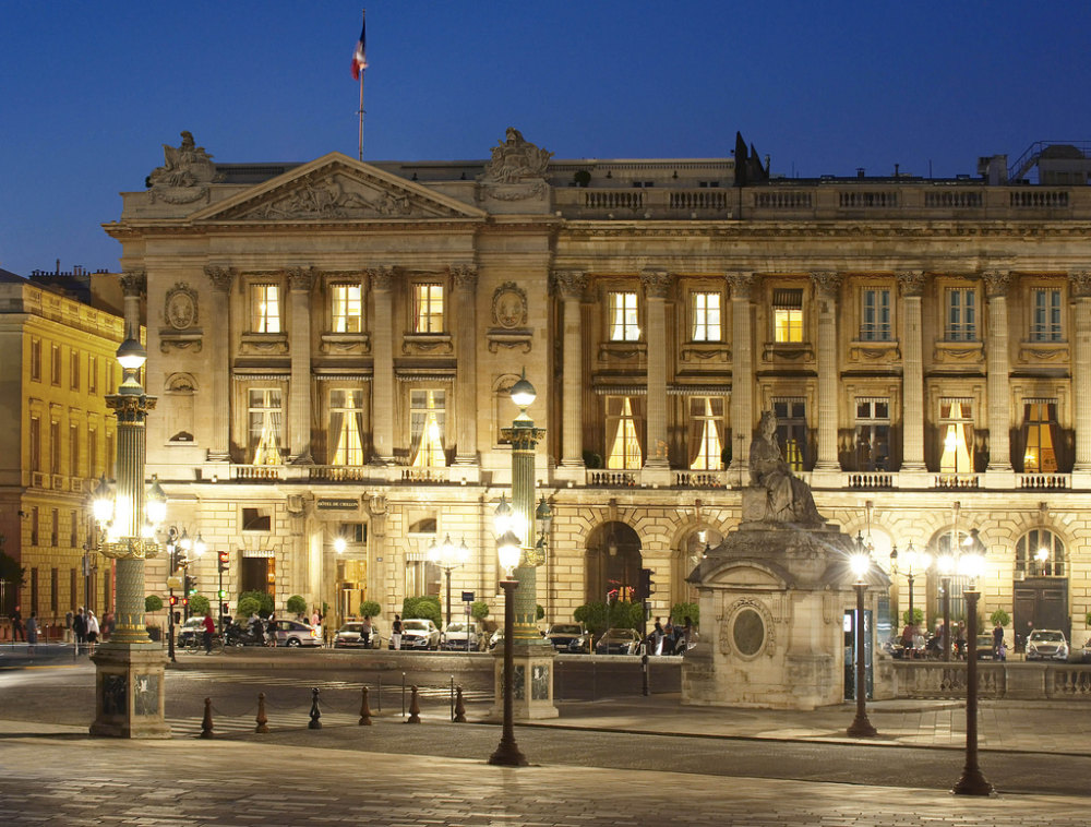 正宗法式宫廷风格巴黎Hôtel de Crillon_The Facade by night.jpg