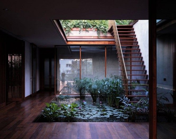 Central-courtyard-pool-exterior-staircase-665x526.jpg