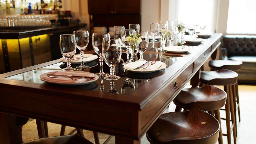 波士顿埃姆斯酒店 Ames Boston/Rockwell Group_006485-03-dining-table-setup.jpg