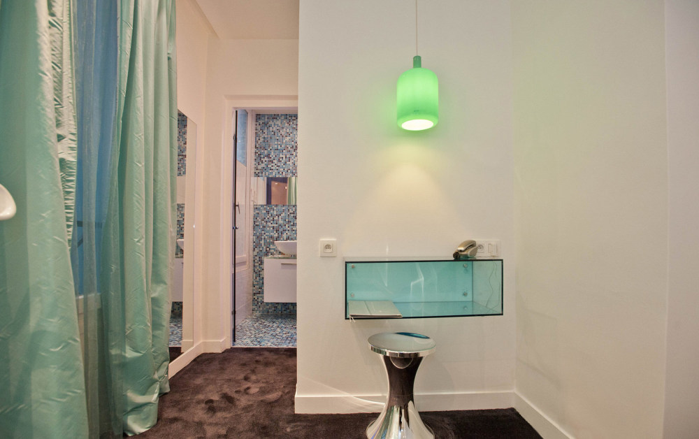 法国巴黎Color Design Hotel_deluxe-room--v1605958-73-1600.jpg