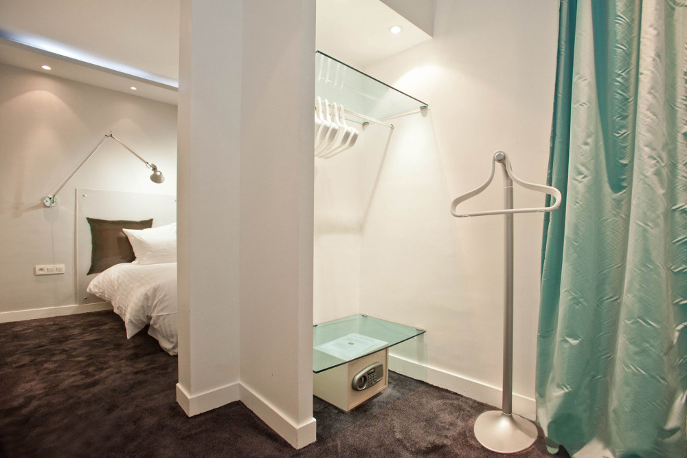 法国巴黎Color Design Hotel_deluxe-room--v1605954-73-1600.jpg