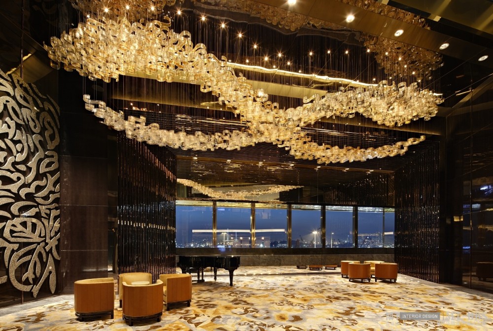 香港丽兹卡尔顿酒店The Ritz-Carlton, Hong Kong_med_d2c-rc-hk-podium-3.jpg