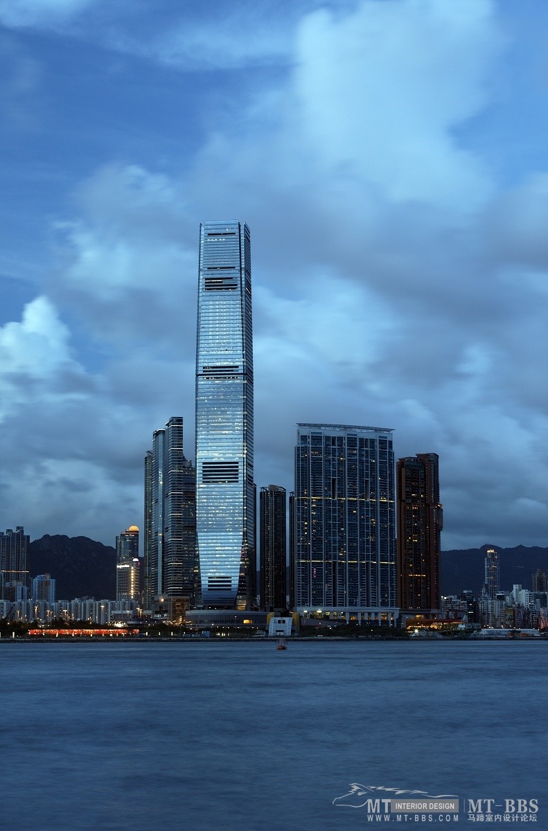 香港丽兹卡尔顿酒店The Ritz-Carlton, Hong Kong_med_e11-rc-hk-exterior-1.jpg