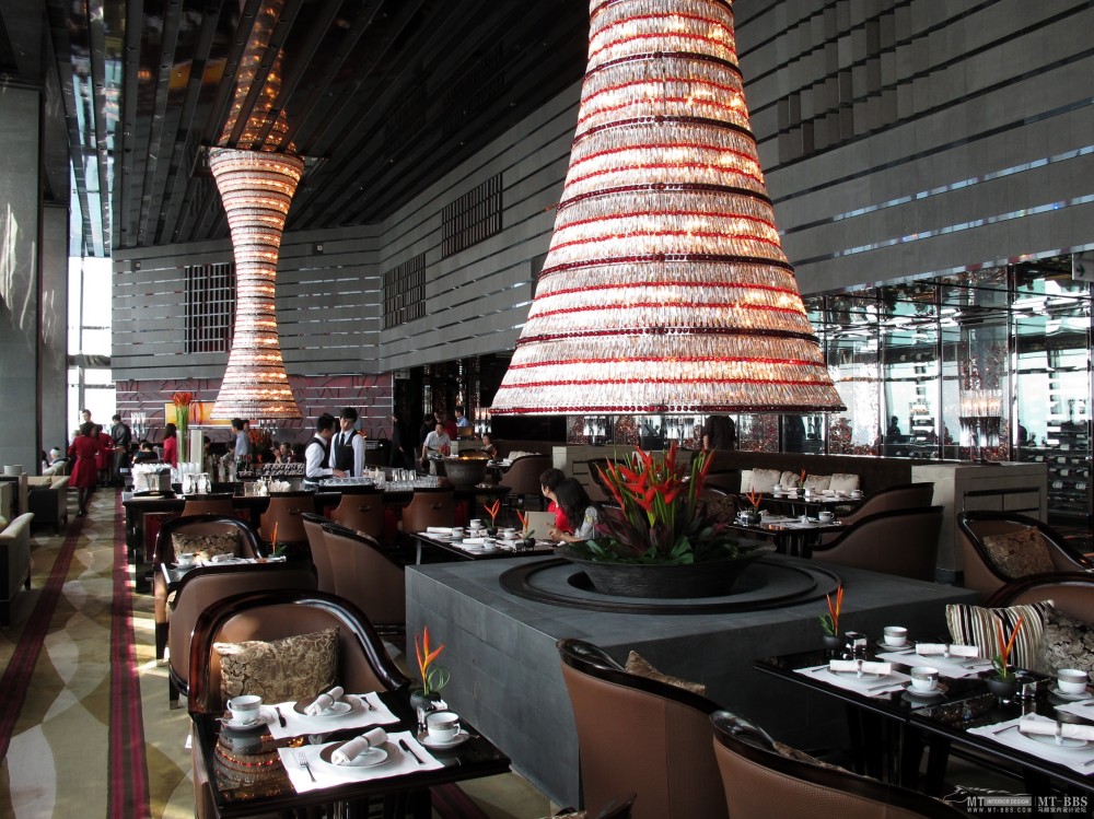 香港丽兹卡尔顿酒店The Ritz-Carlton, Hong Kong_The_Ritz-Carlton_Hong_Kong_The_Lounge_&_Bar.jpg